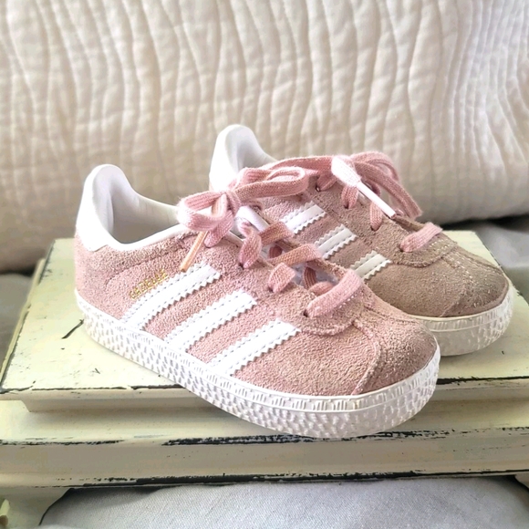 blush pink adidas gazelle
